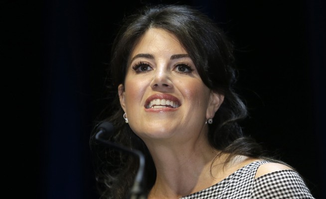 Lewinsky storms offstage after 'off limits' Clinton question