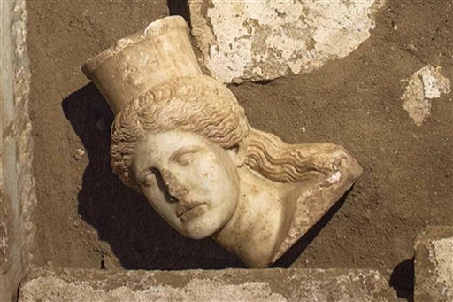 Skeleton could solve riddle of ancient Greek tomb