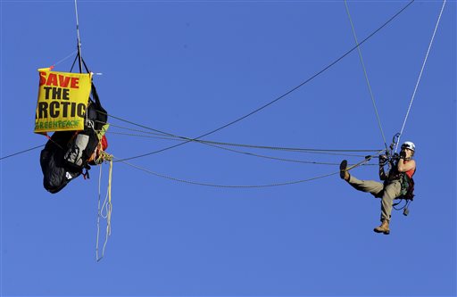 Shell icebreaker retreats after showdown with protesters