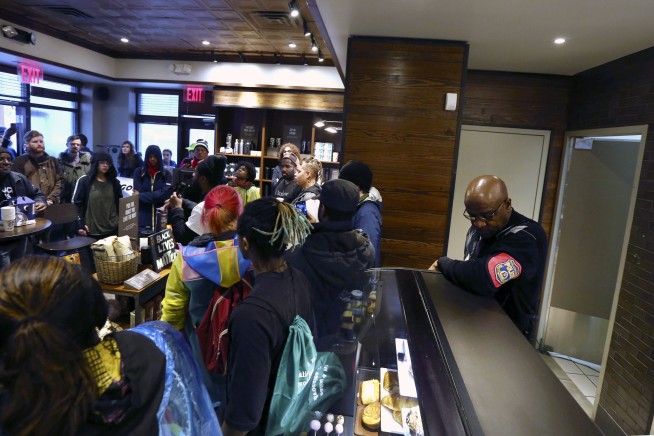 Starbucks CEO hopes to meet with men arrested in Philly shop