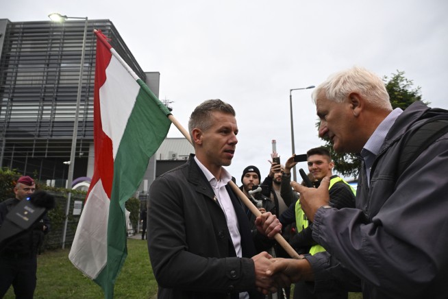 Hungarians protest state media 'propaganda factory' and demand unbiased press