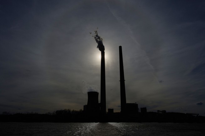 Trump administration proposes gutting rules targeting coal plant ash that threatens groundwater
