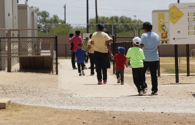 Judge: US must free migrant children from family detention