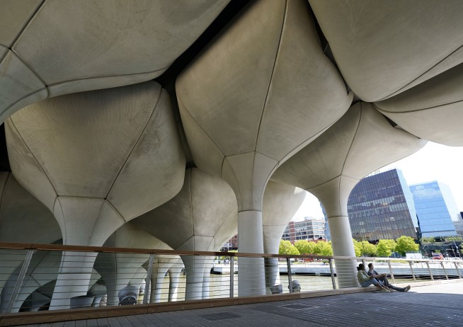 Whimsical new NYC waterfront park floats over Hudson River