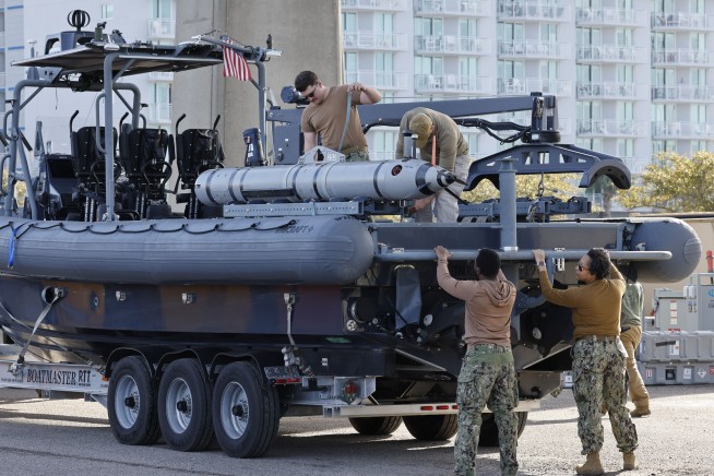 Navy divers begin pulling up Chinese spy balloon debris