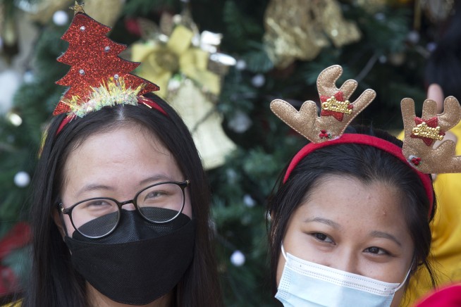 COVID puts a damper on Christmas Eve again around the world