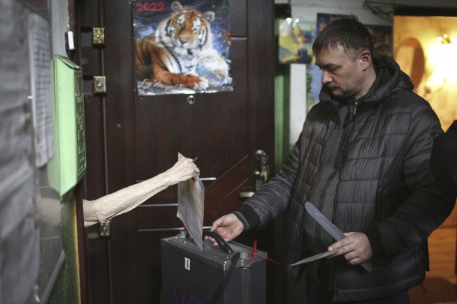 Russians are voting in an election that holds little suspense after Putin crushed dissent