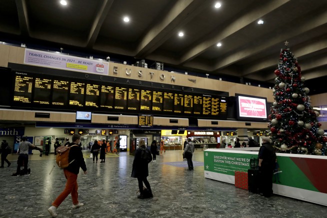 UK nixes Christmas gatherings, shuts London shops over virus