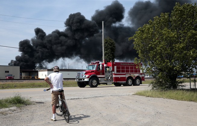 Illinois derailment causes fire, evacuations but no one hurt