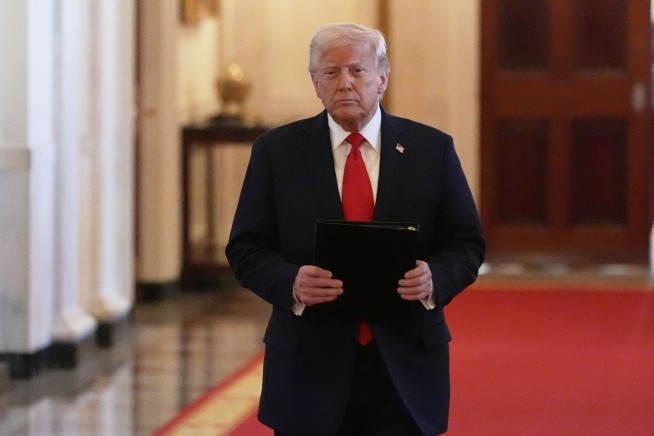 The Latest: Judge finds probable cause to hold administration in contempt over deportation order