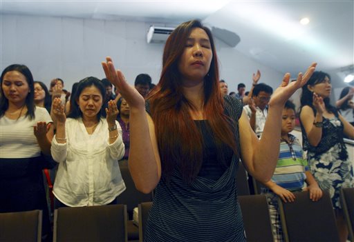Divers resume search for victims and fuselage of AirAsia jet