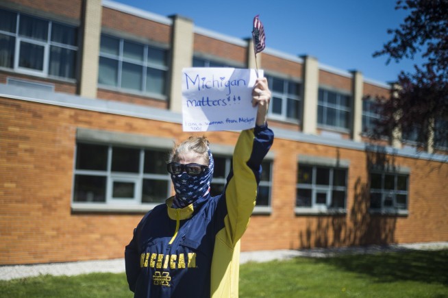 Michigan flood displaces thousands, threatens Superfund site