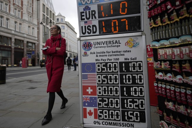 UK central bank intervenes in market to halt economic crisis