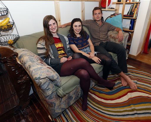Roommates buy lumpy used couch, find $40K in cash