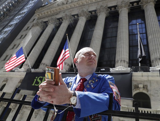 Markets Right Now: Walmart leads gains for US stock indexes