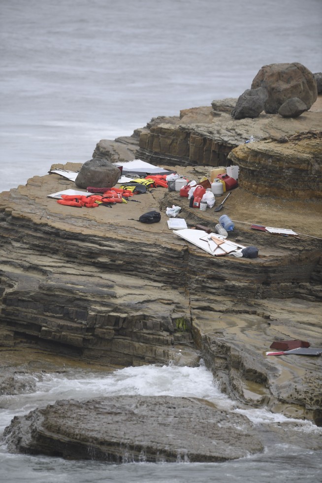 3 killed, 27 hospitalized after boat capsizes off San Diego