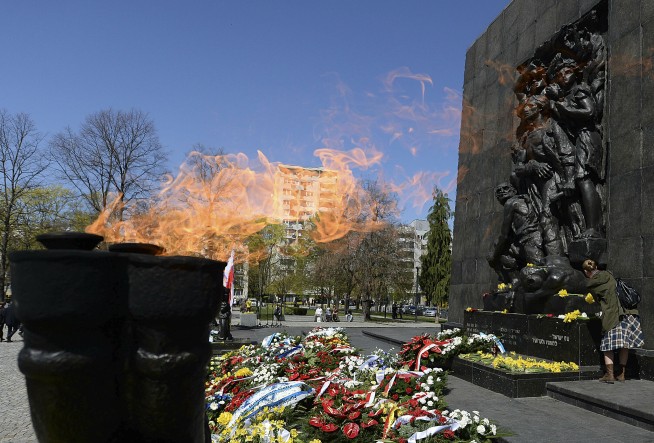 Warsaw synagogue 'reappears' on anniversary of ghetto revolt