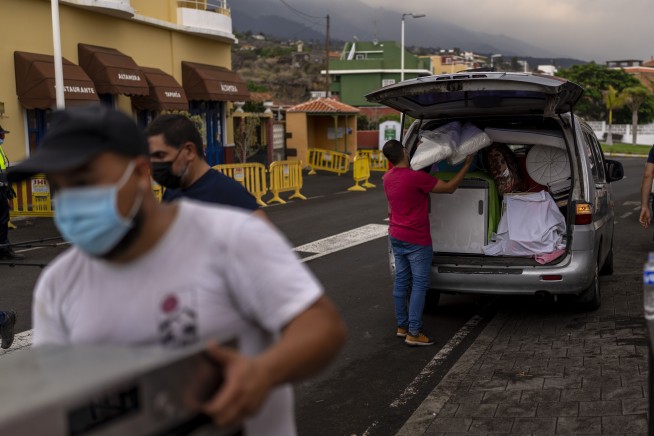 ‘My whole life in a van’: Islanders flee Spanish volcano