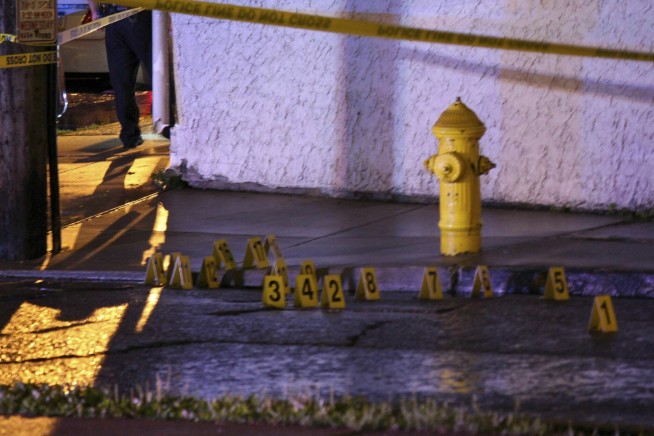 Shooting near bar leaves 10 wounded; likely gang-related