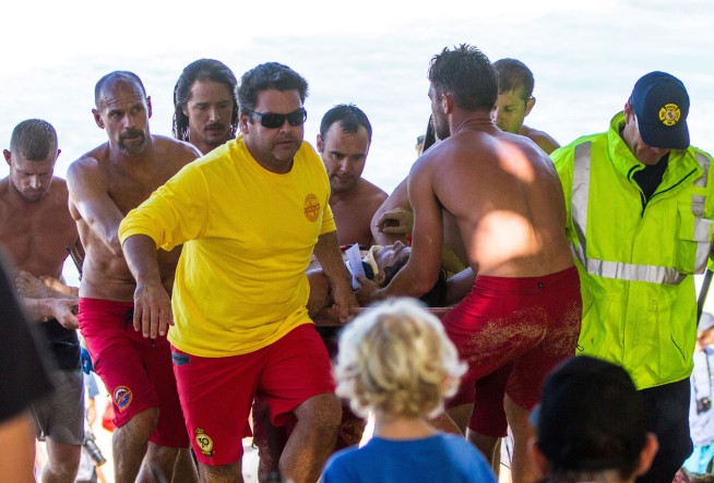 Bodyboarder rescues surfer at Hawaii's Pipeline surf spot