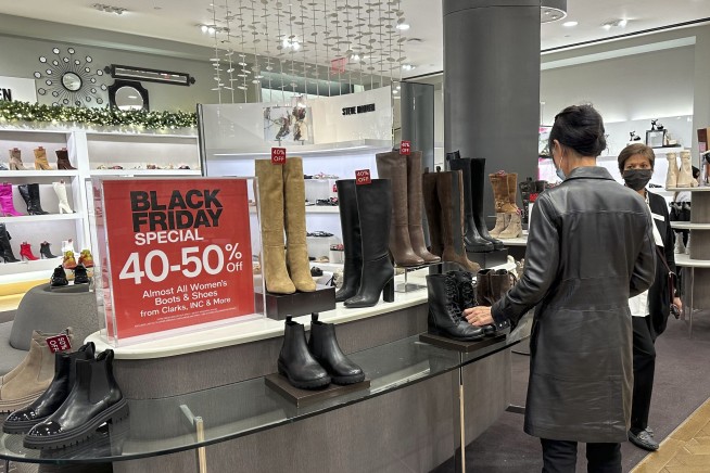 Retailers offer bigger Black Friday discounts to lure hesitant shoppers hunting for the best deals