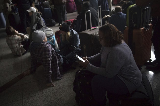 Sudden power outage brings Atlanta airport to a standstill