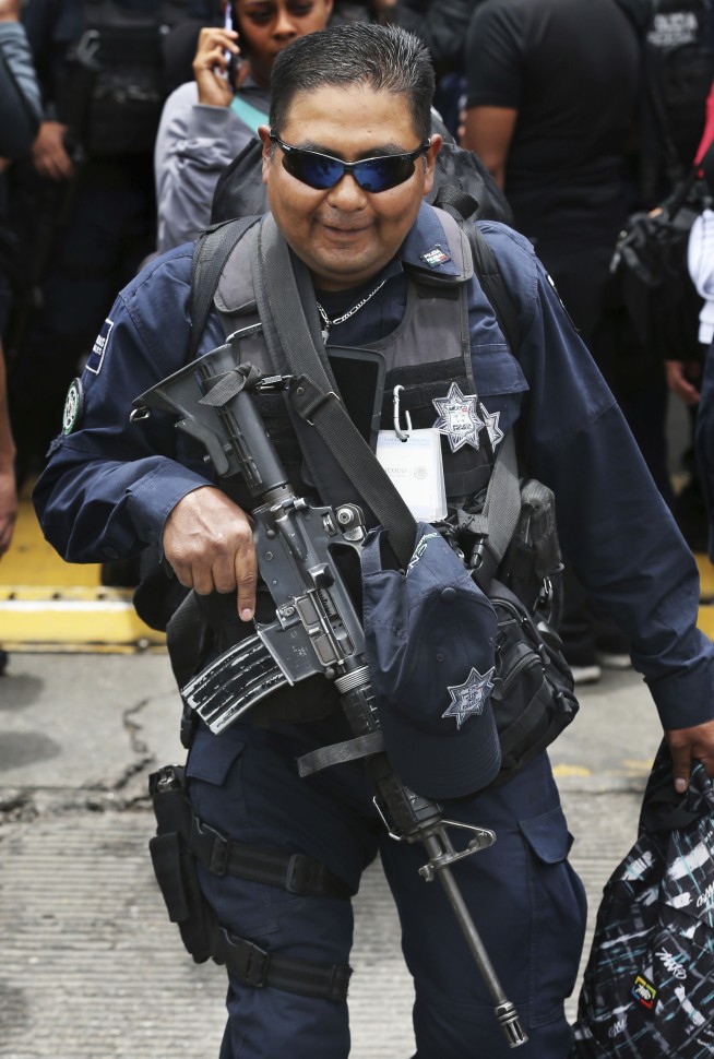 Mexican police revolt against plans to join National Guard