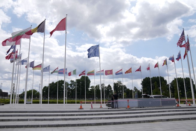 Turkey and Sweden fail to end their NATO membership standoff. Their leaders will try again on Monday