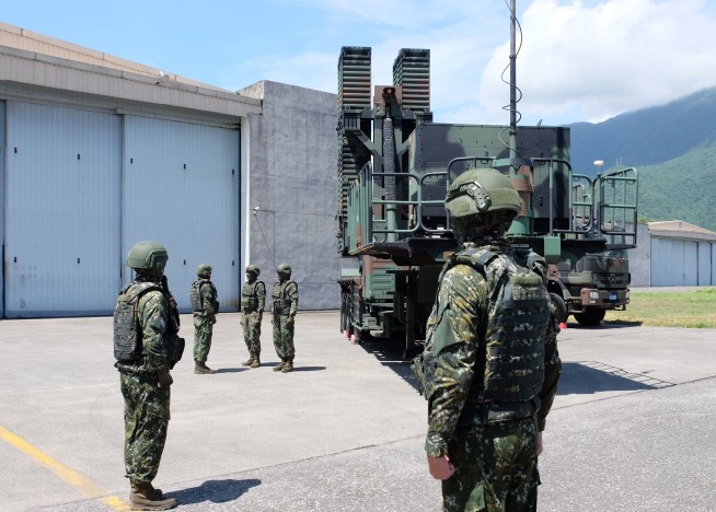 US to hold trade talks with Taiwan, island drills military