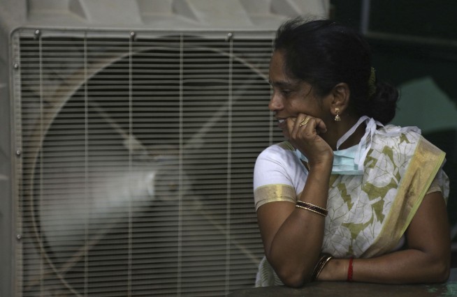 Hollande: US must respect 'irreversible' climate deal