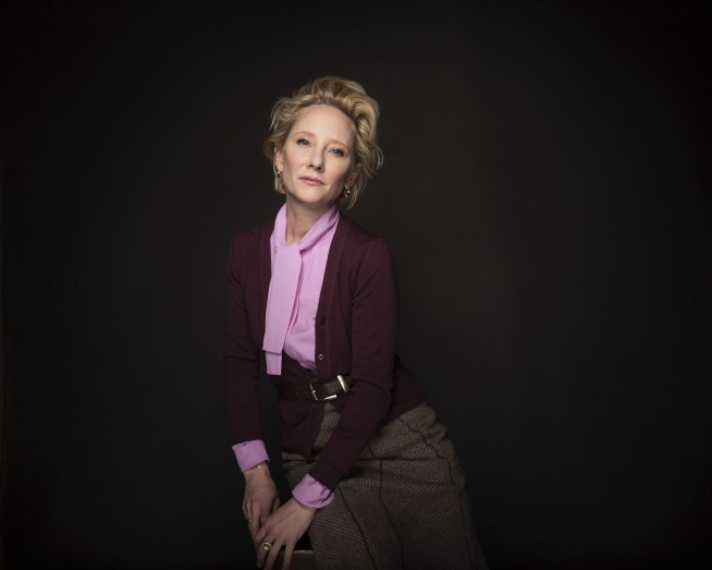 Anne Heche on life support, survival of crash 'not expected'