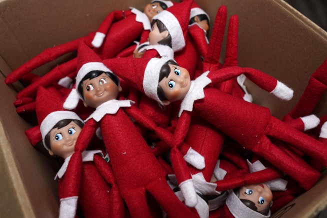 With a wink, judge fights 'tyranny' of Elf on the Shelf