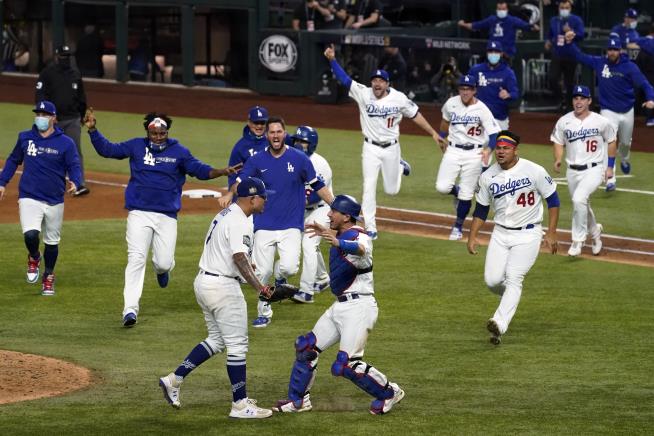 Fans hilariously ridicule Texas Rangers' new Globe Life Field