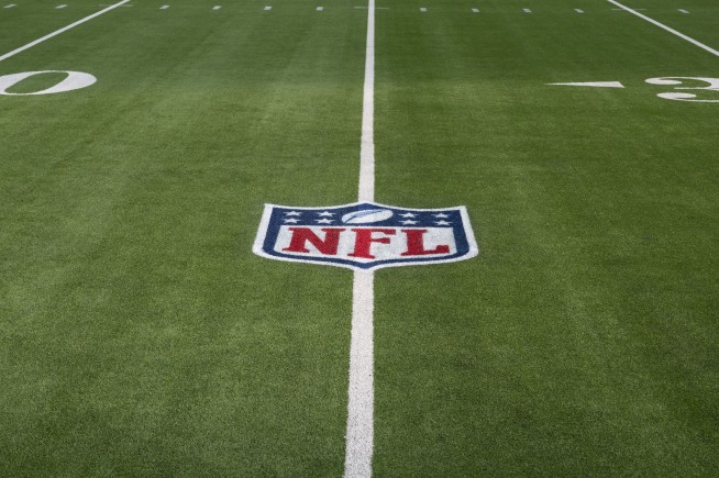 NFL players union renews call for grass fields after Aaron Rodgers' injury