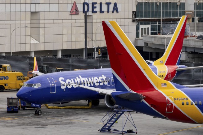 Southwest cancels more flights, draws federal investigation