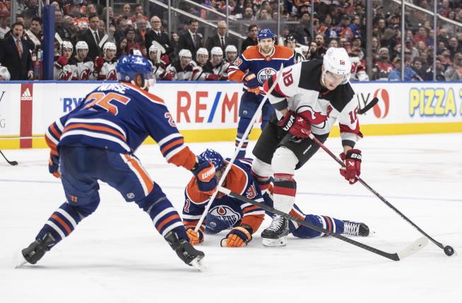 Pickard makes 26 saves for 1st NHL victory in almost 2 years, streaking  Oilers beat Devils 4-1