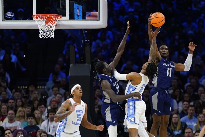 Ouch! Bracket-busting Saint Peter's run ends in Elite Eight