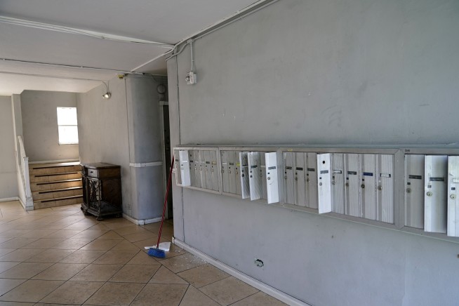 Miami Beach building evacuated over concrete safety concerns