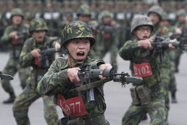 Taiwan extends compulsory military service to 1 year