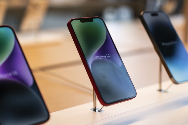 OK, we can relax. The iPhone 'hang up' button might not be moving much after all