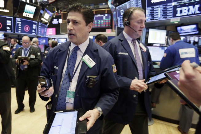 Dow industrials drop 600 points as market losses deepen