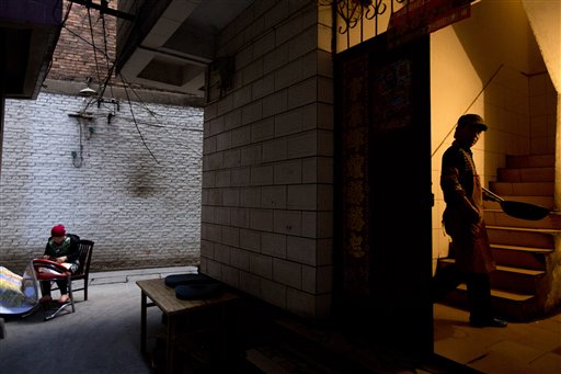 Separatists blamed for China knife attack; 33 dead