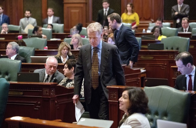 Illinois budget passes test run, but deadline will be missed