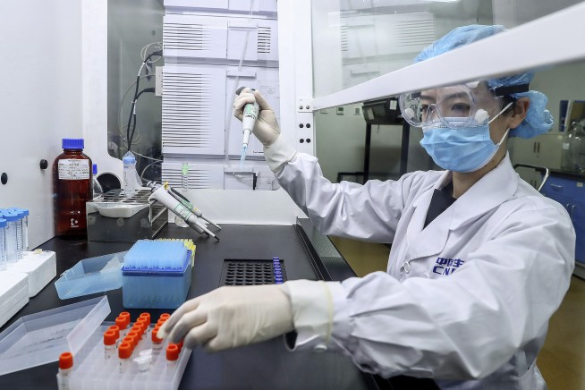 Chinese executives get 'pre-test' injections in vaccine race