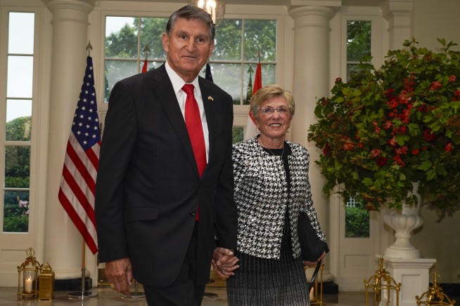 Man fleeing police caused crash that injured Gayle Manchin, authorities say