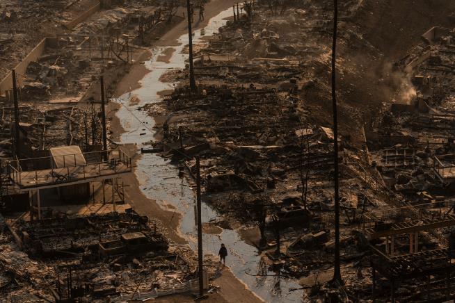 Trump executive order seeks to speed up rebuilding of homes destroyed by Los Angeles wildfires