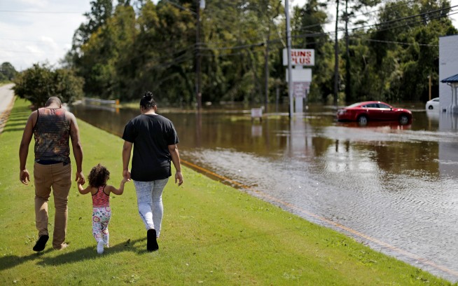 Wilmington Isle: Food, water handouts set in isolated city