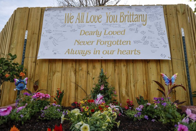 Sex offender fatally shot 6, then killed self, official says