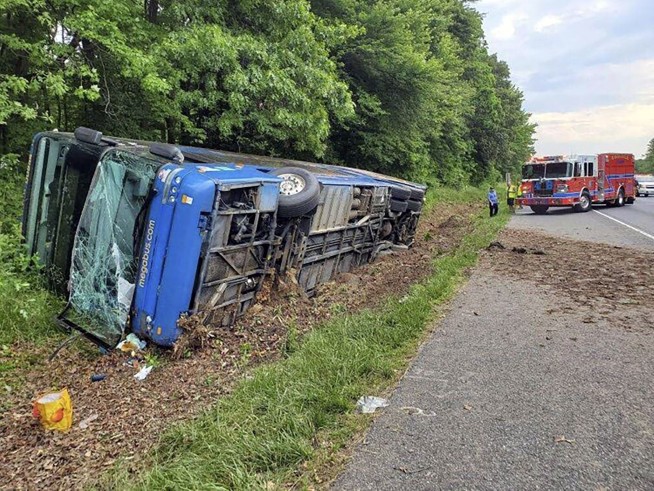 27 suffer minor injuries after bus rolls on I-95 in Maryland