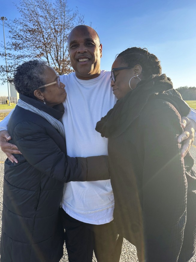 Judge vacates murder conviction of Chicago man wrongfully imprisoned for 35 years
